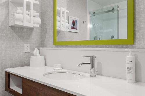 Hampton Inn Front Royalにあるバスルーム
