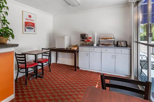 a room with a kitchen with a table and chairs at Econo Lodge Lee - Great Barrington in Lee