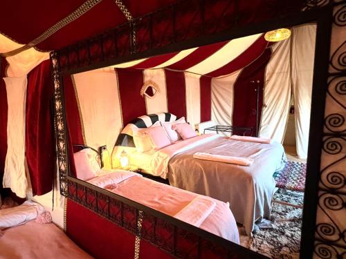 Ένα ή περισσότερα κρεβάτια σε δωμάτιο στο Horaz luxury camp