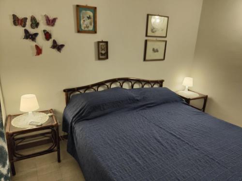 Postel nebo postele na pokoji v ubytování Seafront Apartment in Villa with Swimming Pool and Parking