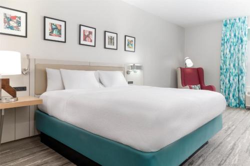 Postel nebo postele na pokoji v ubytování Hilton Garden Inn Ontario Rancho Cucamonga