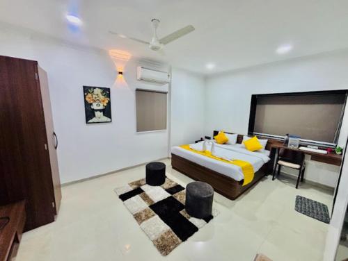 Ένα ή περισσότερα κρεβάτια σε δωμάτιο στο Ans Guest House Mundhawa