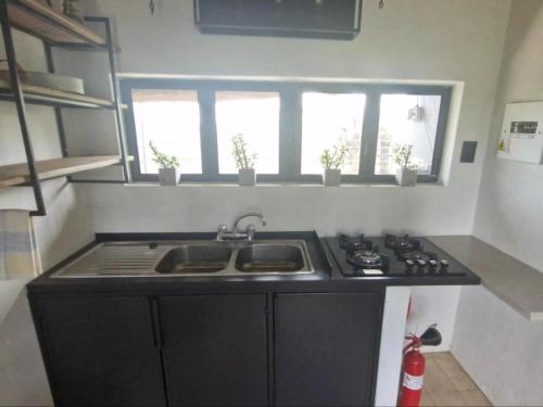 Una cocina o zona de cocina en The House On The Hill