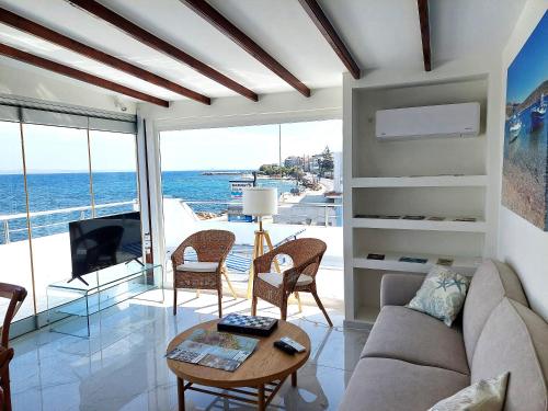 Luxury Seafront Panorama Penthouse