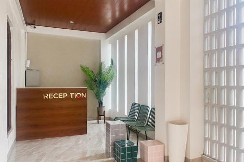 Gallery image of RedDoorz Syariah at Cikomi Kostel Enggal Lampung in Tanjungkarang