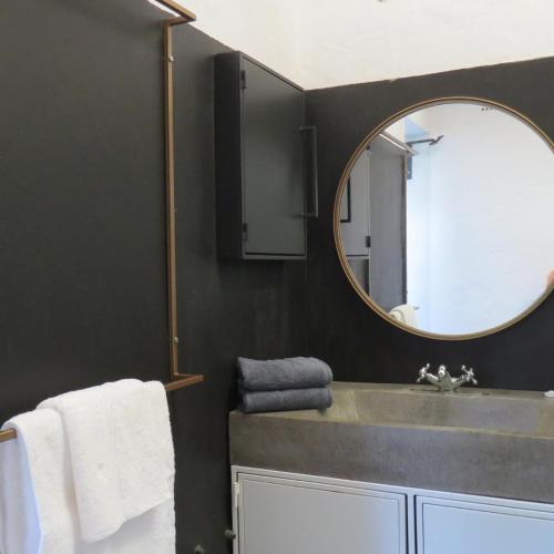 Un baño de The House On The Hill