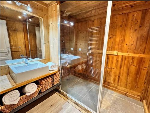 Ένα μπάνιο στο L'ours Et L'ange