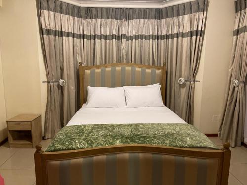 P & S Executive Home