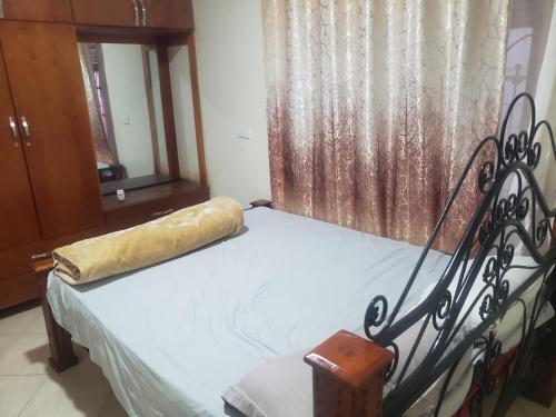 Ένα ή περισσότερα κρεβάτια σε δωμάτιο στο Gorilla African Guest House