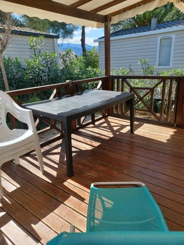 Balkoni atau teres di Mobil-home SUNSEA Camping DEL MAR
