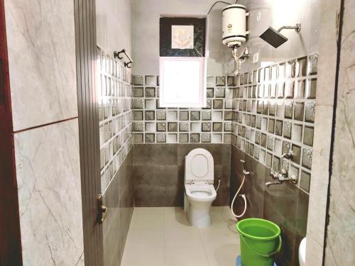 a bathroom with a toilet and a sink at Hotel RN Residency - Near Prem Mandir Vrindavan in Vrindāvan