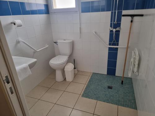 a bathroom with a toilet and a sink at Residence Plage Oceane in Biscarrosse-Plage