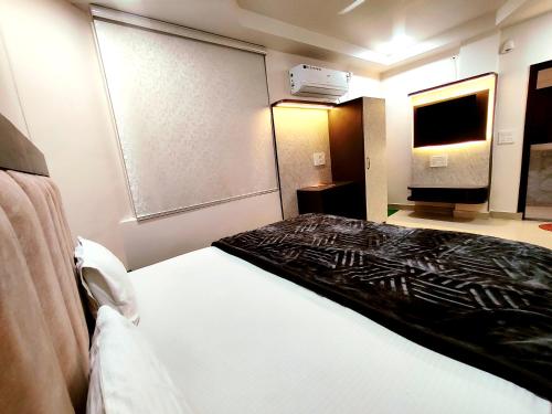 a bedroom with a large bed with a projection screen at Hotel RN Residency - Near Prem Mandir Vrindavan in Vrindāvan