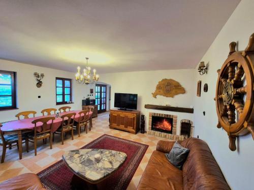 Μια τηλεόραση ή/και κέντρο ψυχαγωγίας στο Dorono House