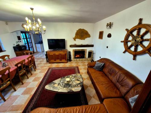 Μια τηλεόραση ή/και κέντρο ψυχαγωγίας στο Dorono House