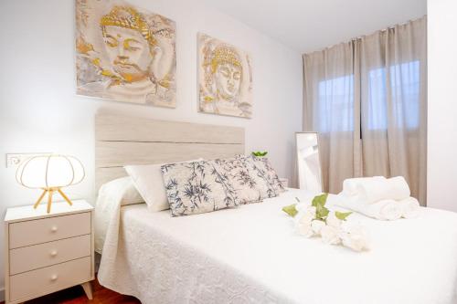 a bedroom with a white bed and a window at Expoholidays- Rueda Lopez con PARKING GRATIS 3A in Almería