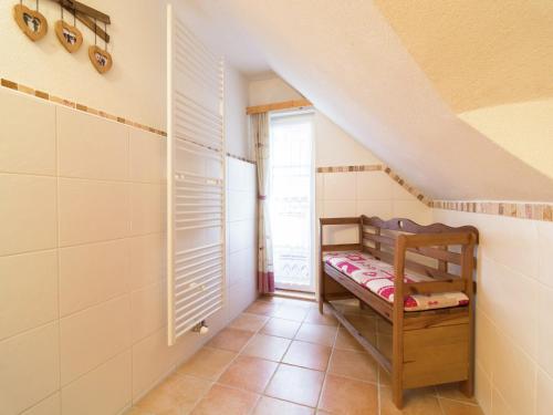Ein Bett oder Betten in einem Zimmer der Unterkunft Renovated Mountain Retreat Stay