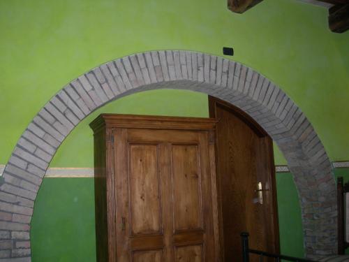 an archway over a wooden door in a room at Società Agricola F.lli Angelucci in Cannara