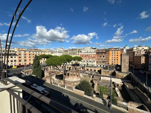 a view of a city with buildings in the background at Torre Argentina Relais - Residenze di Charme in Rome
