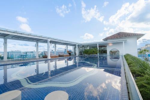 Risemount Premier Resort Da Nang — Pool view