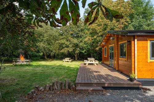 Zahrada ubytování Rushbrook Log Cabin with sauna