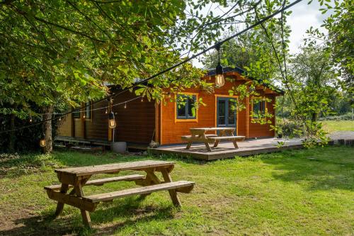 Zahrada ubytování Rushbrook Log Cabin with sauna