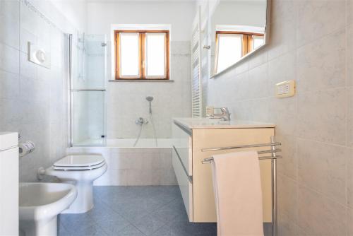 Et badeværelse på IseoLakeRental - Sole