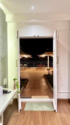 an open door in a room with a patio at Raidan Suites in Jāmb