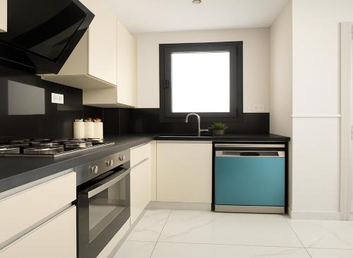 Η κουζίνα ή μικρή κουζίνα στο Appartement 2 chambres Spacieux à Dely Brahim