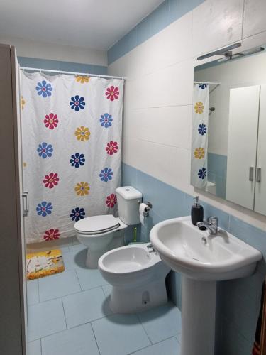 Ένα μπάνιο στο Apartamento el Salao