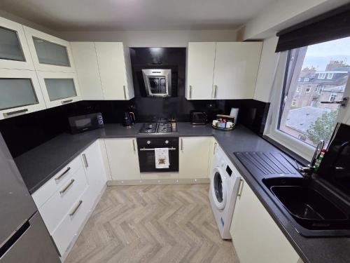 Kuchyň nebo kuchyňský kout v ubytování Gordon Street Aparthotel