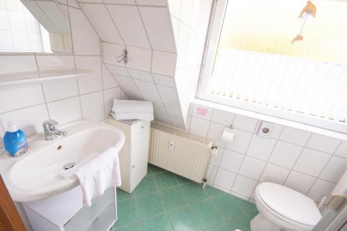 Vannituba majutusasutuses Hamburger Str 24 FeWo Möwe 4