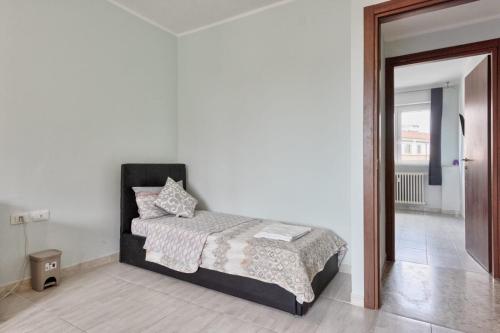 a bedroom with a bed in a white room at CaTeresa 14 in Venice