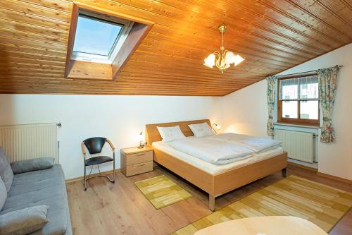 En eller flere senge i et værelse på Bauernhof Daurerhof