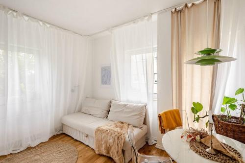 Postel nebo postele na pokoji v ubytování Modernes Designer Loft mit Flair in Hochheim & Tiefgarage