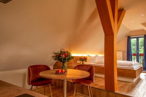 Postel nebo postele na pokoji v ubytování Hotel Zum Klosterfischer