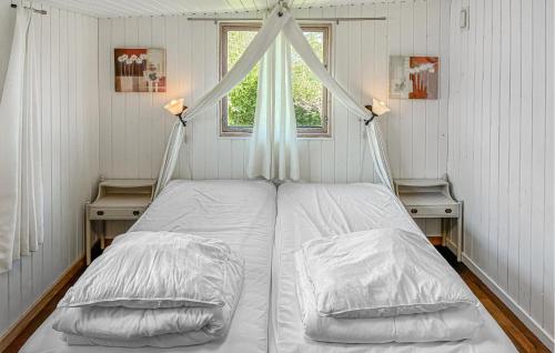 Postel nebo postele na pokoji v ubytování Pet Friendly Home In Faxe Ladeplads With Wifi