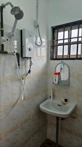 a bathroom with a shower and a sink at Rumah Inap Haziq in Seri Manjung