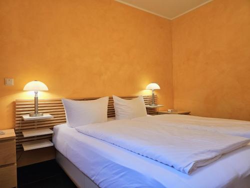 Giường trong phòng chung tại Ferienhaus Salzhaffblick