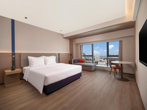 Ένα ή περισσότερα κρεβάτια σε δωμάτιο στο Holiday Inn Express Aksu by IHG