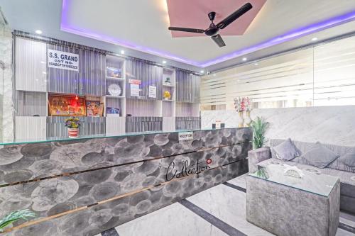 a bar in a restaurant with a ceiling fan at Collection O Shivashakti Grand Near Chaudhary Charan Singh International Airport in Banthra Sikandarpur