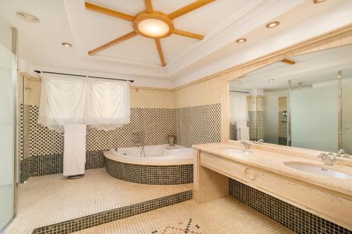 Ванная комната в Peñiscola Plaza Suites