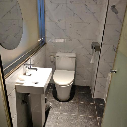 a bathroom with a toilet and a sink at Guri C Boutique Hotel in Guri
