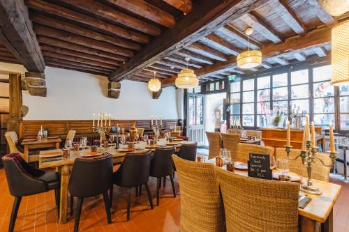 En restaurant eller et andet spisested på Le Mouton Blanc