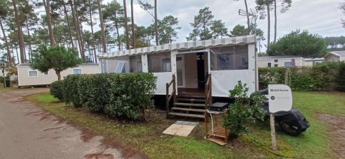 MH330 2 chambres et 1 salle de bain dans camping 4 étoiles