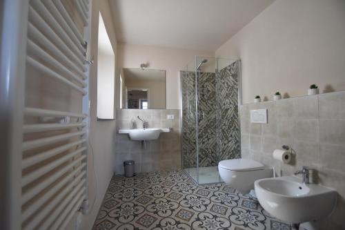 a bathroom with a sink and a toilet and a shower at Villa Il Circolo Bassone in Pontremoli