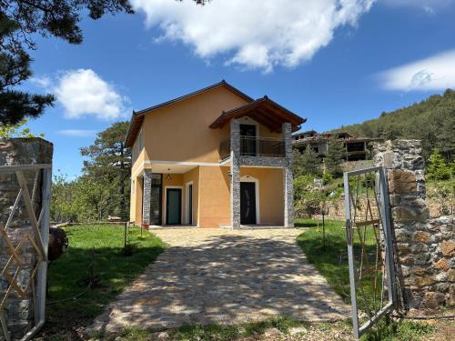 Bujtina Halili Gjinar