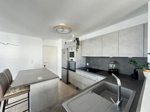 Spacious & bright apartment Joliette district