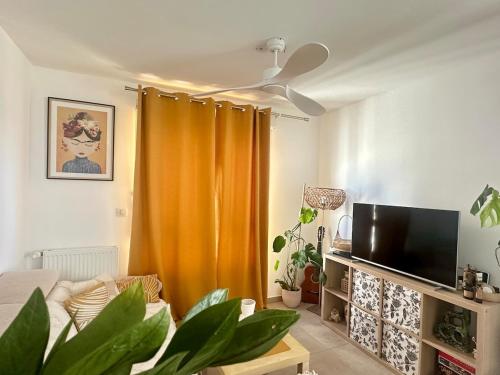 Spacious & bright apartment Joliette district