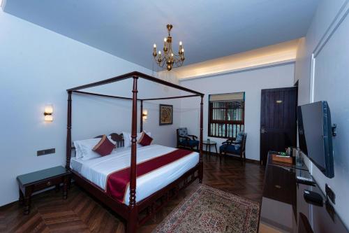 Postel nebo postele na pokoji v ubytování Nishigandha Jal Mahal Resort